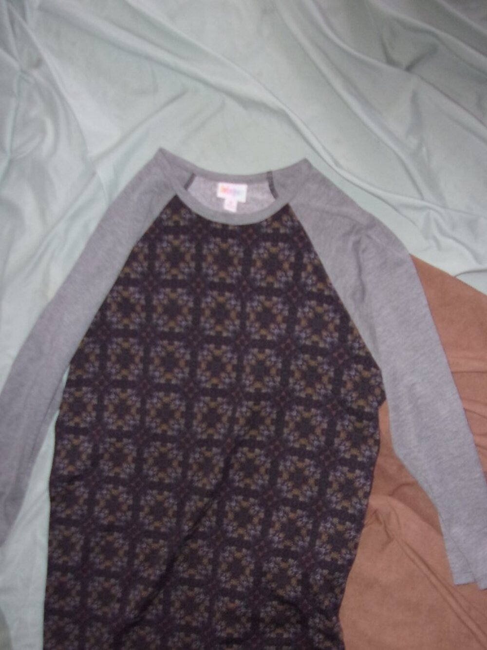 size medium womens 3/4 long sleeve t shirt tee graphic gray lularoe